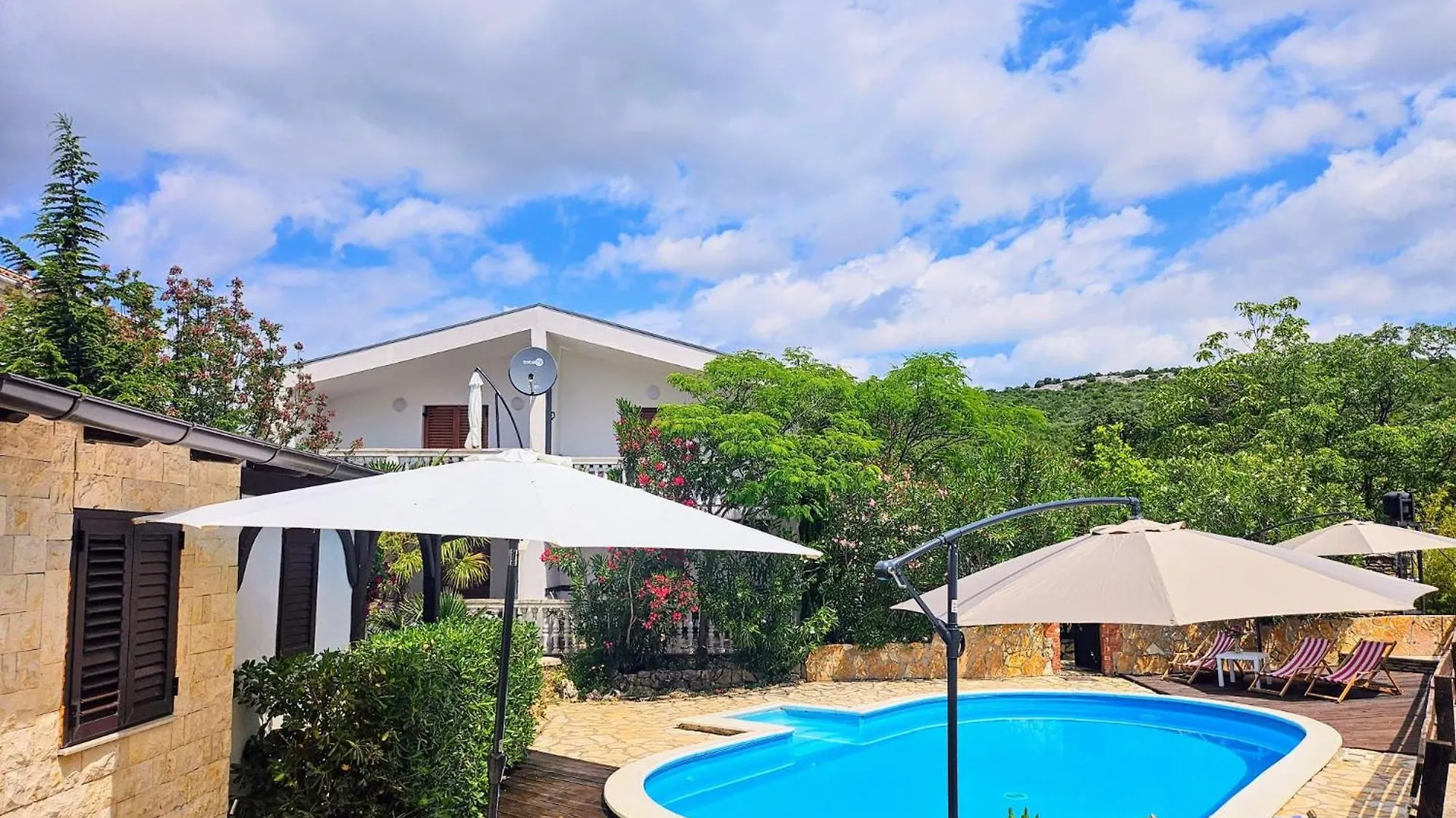 Sunny Pool Apartments Maslenica