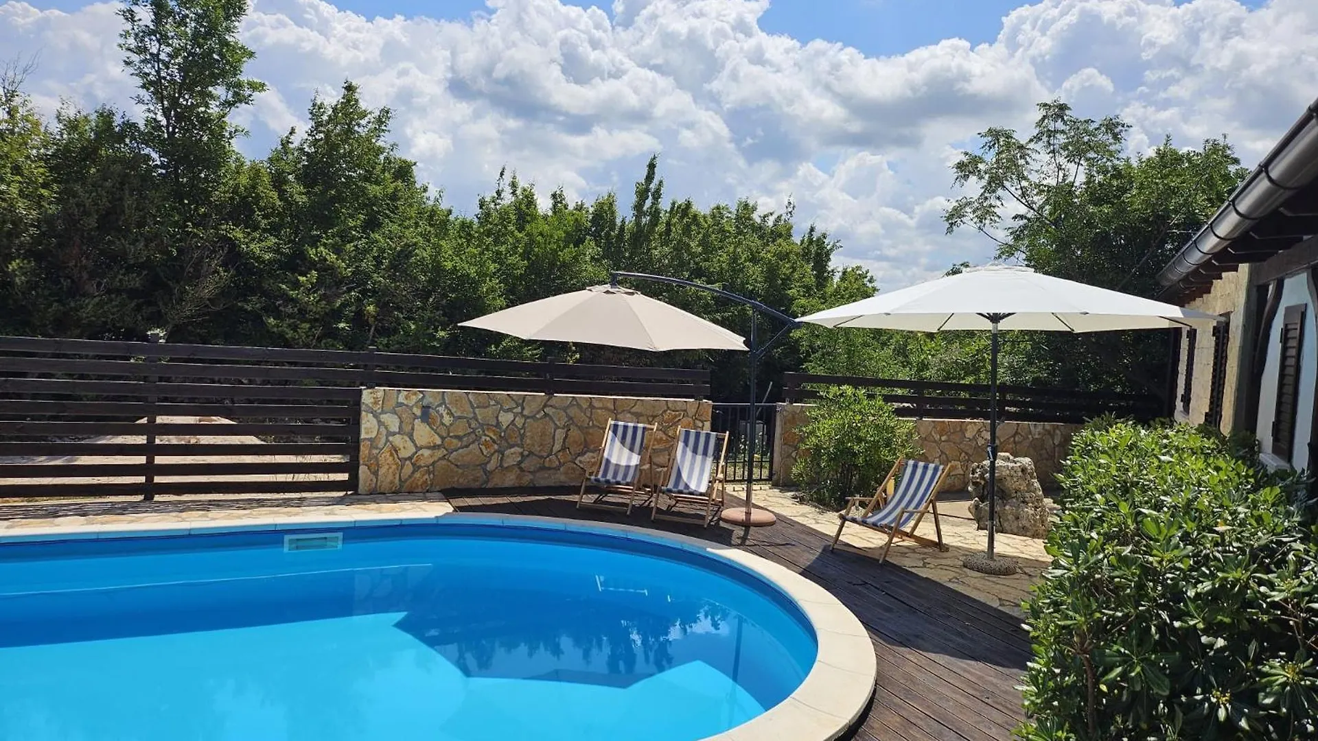 Sunny Pool Apartments Maslenica Kroatien